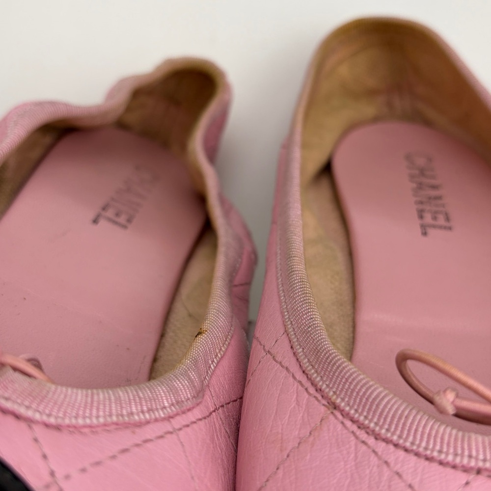 Vintage Authentic Chanel Cambon Ballet Flats~ in Pink/Black Quilted Leather - Picture 12 of 16